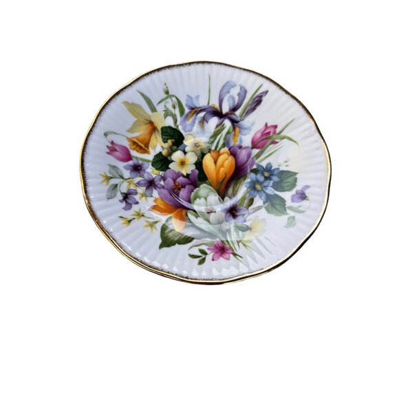 Queens Churchill Fine Bone China Floral Teacup & Saucer Set Gold Trim - Picture 7 of 8